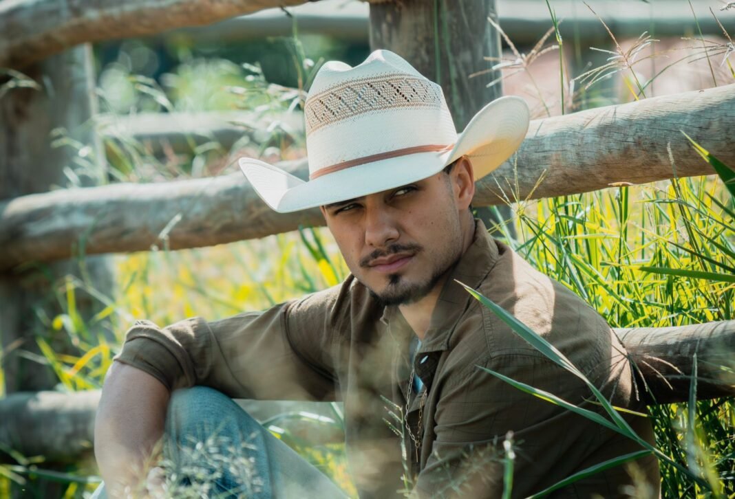 “Cowboy Também Ama”: Gabriel Sales traz o lado apaixonado do country em novo lançamento “Cowboy Também Ama”: Gabriel Sales traz o lado apaixonado do country em novo lançamento