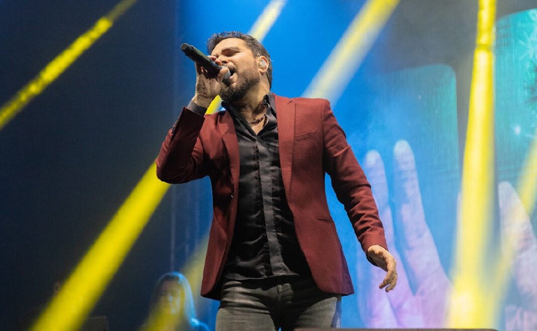 Luciano Camargo leva louvor e adoração e transforma Mariana (MG) em uma noite de fé Luciano Camargo leva louvor e adoração e transforma Mariana (MG) em uma noite de fé