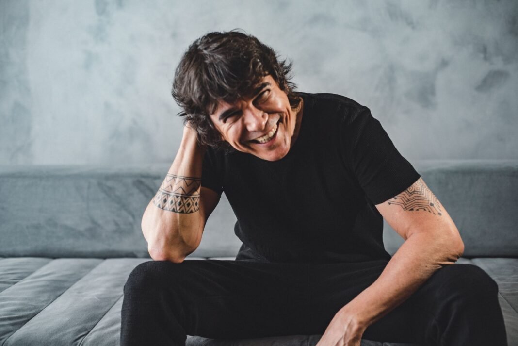 Pra dançar! Milton Guedes faz show imperdível em São Paulo Pra dançar! Milton Guedes faz show imperdível em São Paulo