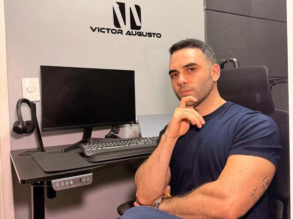 Tudo Começa Na Mente: Como Victor Augusto Está Construindo A VA Company Unindo Mentalidade, Execução Diária E Histórias Reais Tudo Começa Na Mente: Como Victor Augusto Está Construindo A VA Company Unindo Mentalidade, Execução Diária E Histórias Reais