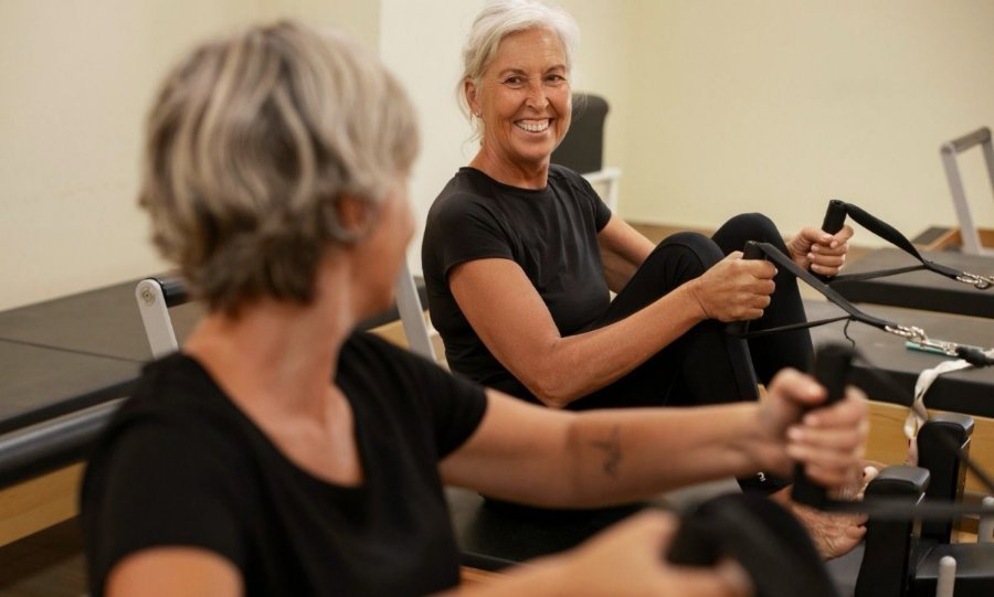 Pilates na terceira idade melhora mobilidade, previne quedas e ajuda a manter autonomia Pilates na terceira idade melhora mobilidade, previne quedas e ajuda a manter autonomia